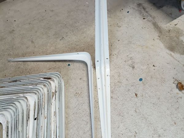 Metal shelf brackets - Main image