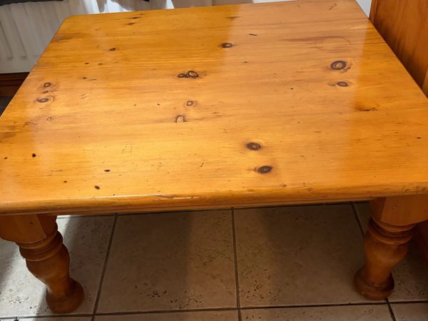 Solid pine coffee table - Main image