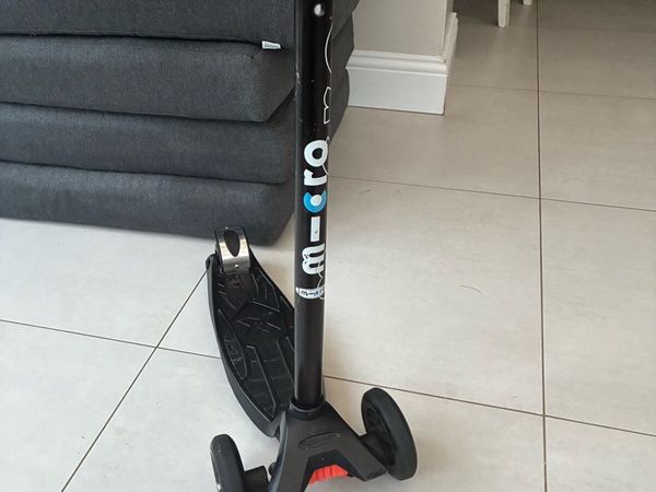 Genuine Maxi Micro 3-Wheel Scooter (Black) - Main image