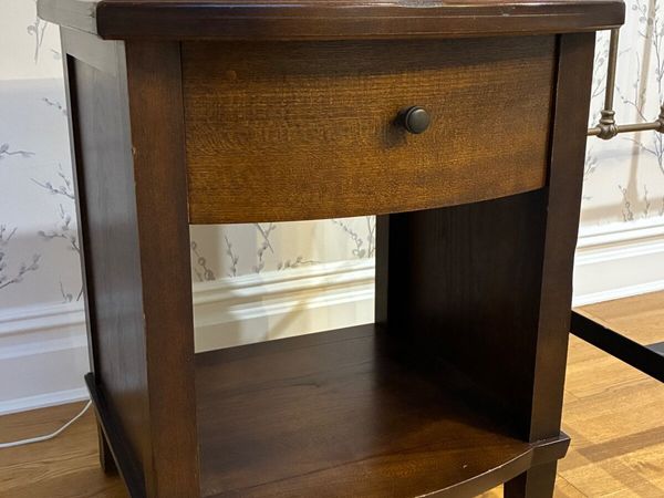 2 bedside lockers - Main image