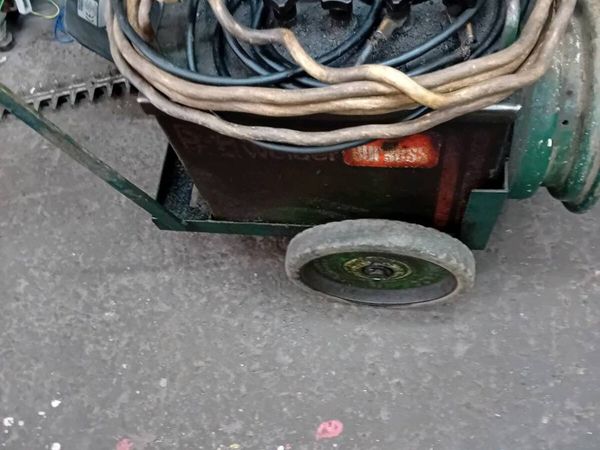 Oil-cooled welder - Main image