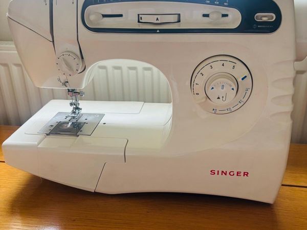Singer sewing machine - Main image