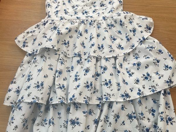 Young teen clothes barely worn - Main image