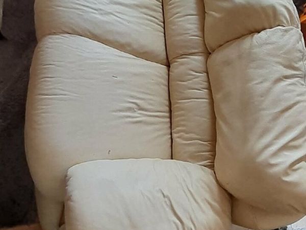 Sofa and 2 armchairs free to take away - Main image