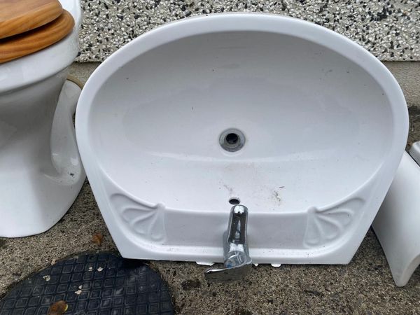 White Bathroom Suite - Wooden Seat & Mixer Tap - Main image