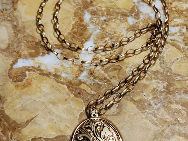 HUGE OVAL LOCKET, 9CT Gold 24"BELCHER 11.40 Chain - Main image