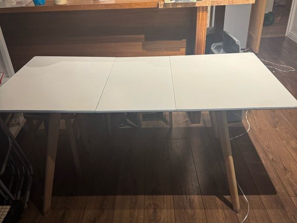 Dining table. Extendable - Main image