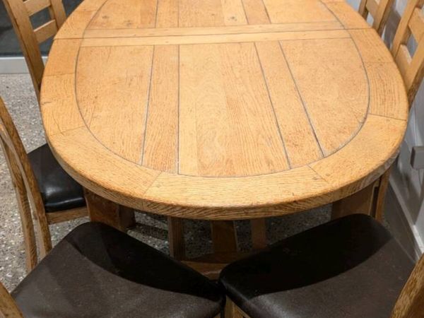Solid oak Kitchen table & chairs - refurb necessar - Main image
