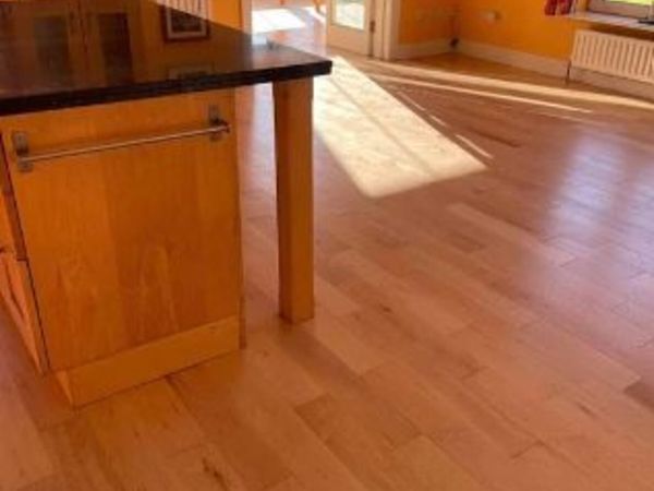Engineered 5mm Canadian Maple Lacquered 127mm Floo - Main image