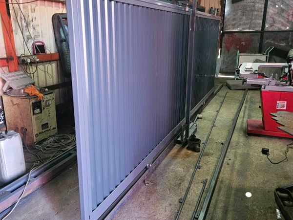 Electric roller gates - Main image