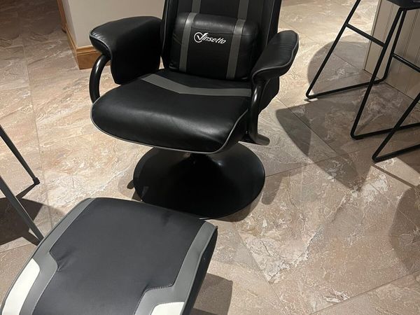 Gaming chair and footstool - Main image