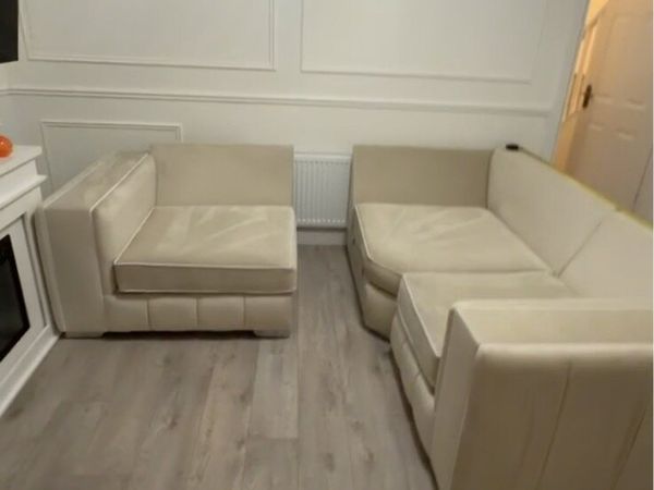 Sofa and table - Main image