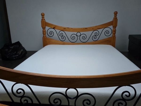 King size bed - Main image