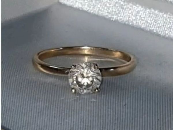 Vintage 14ct Gold 'Queen' Solitaire - Main image