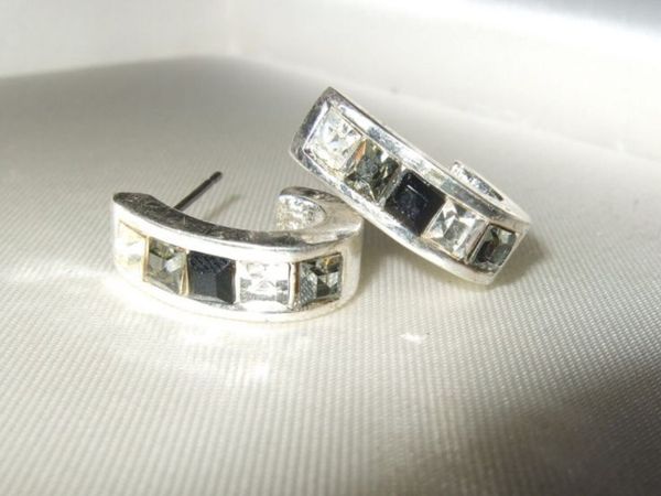 Pristine Vintage Sterling Silver 'Huggie' Earrings - Main image