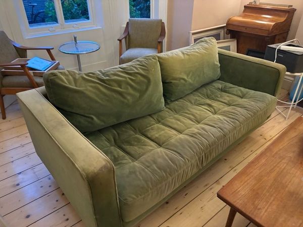 Green velvet couch - Main image