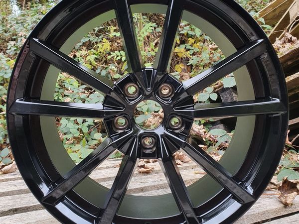 18” black gloss Petoria 5x112 - Main image