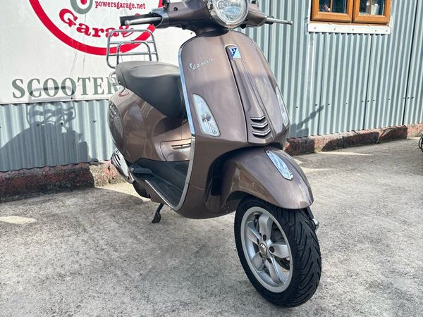 2014 Vespa primavera 50cc 2 stroke model - Main image