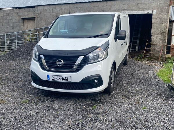 Nissan nv300 - Main image