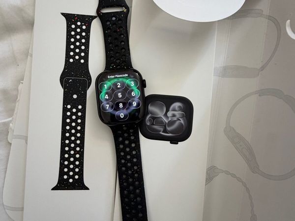 APPLE WATCH SERIES 11 GPS + CELLULAR 46MM BLACK - Main image