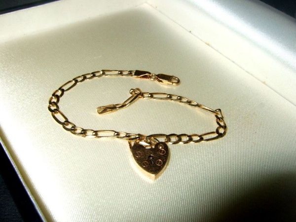 Vintage 9ct Gold 'Jailors' Bracelet - Main image