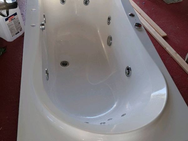 SaniNova Jacuzzi bath - Main image