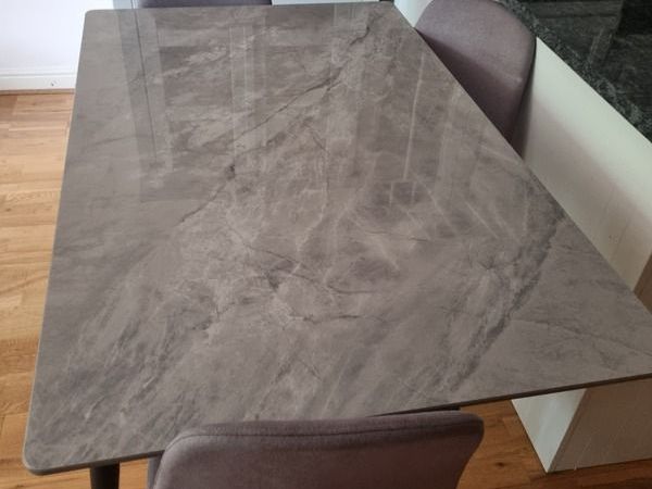 Table and chairs - Main image