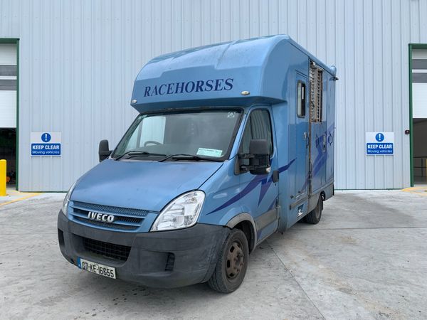 2007 IVECO DAILY TWIN STALL HORSEBOX FOR AUCTION - Main image