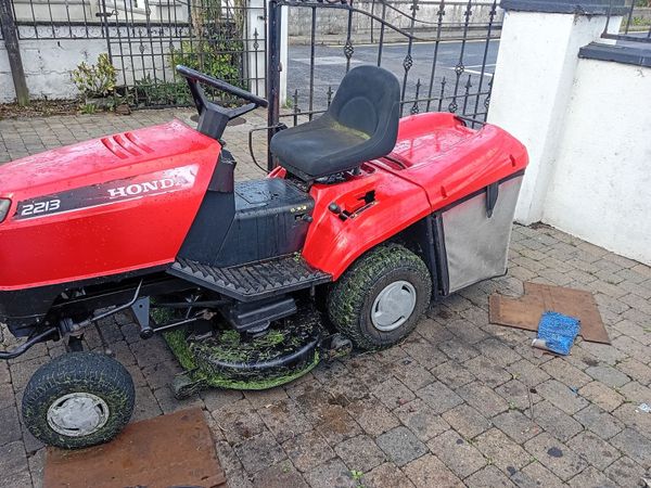 Honda Ride on lawnmower - Main image