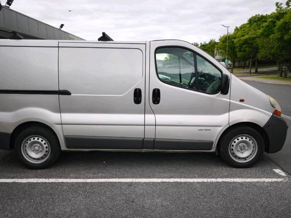 RENAULT TRAFIC VAN - Main image
