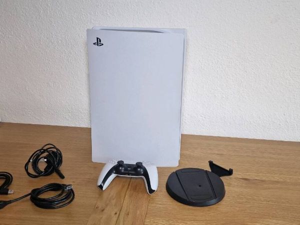 Playstation 5 and Play station 4 Pro consoles - Main image