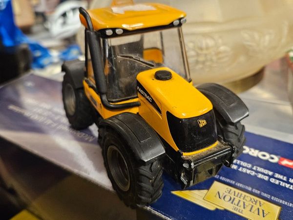 Britain's JCB Fastrac Tractor - Main image