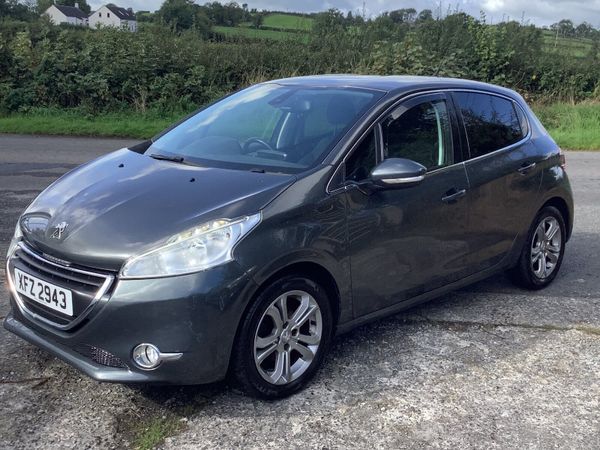 Peugeot 208 allure e hdi 1.6 5 door motd 2015 - Main image