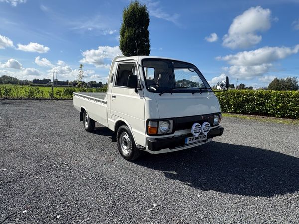 Toyota Hiace 1985 - Main image