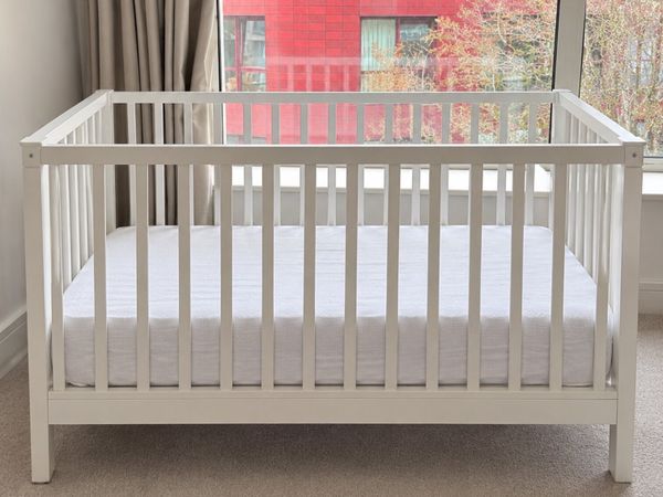 White baby cot with mattress - Main image