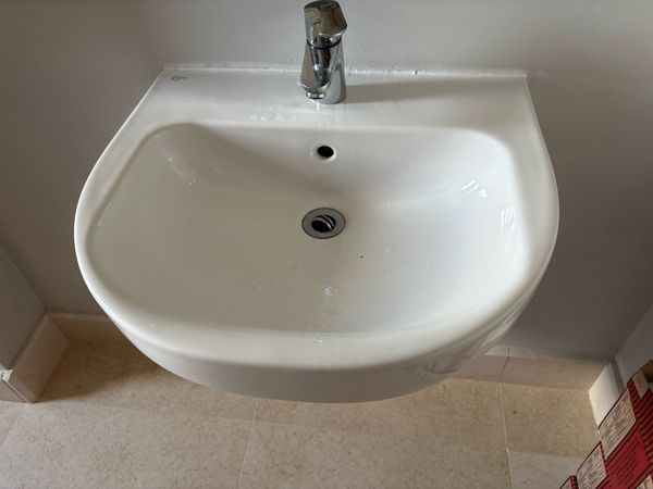 Bathroom sink with taps - Main image