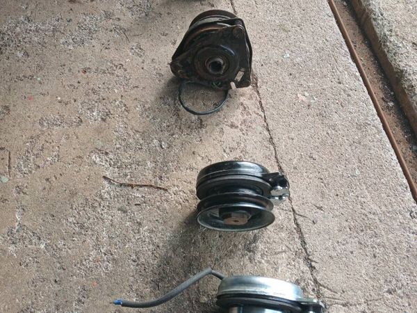 Electric and manual clutches for driving blades - Main image
