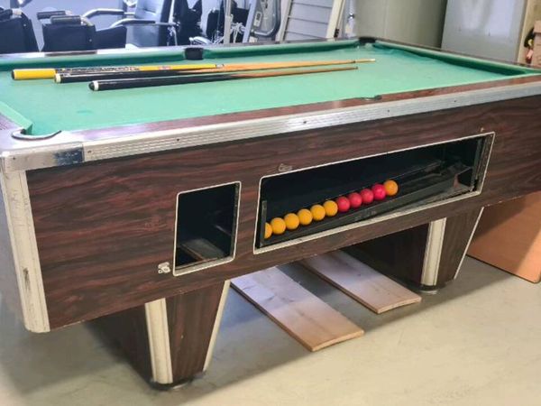 Pool table - Main image