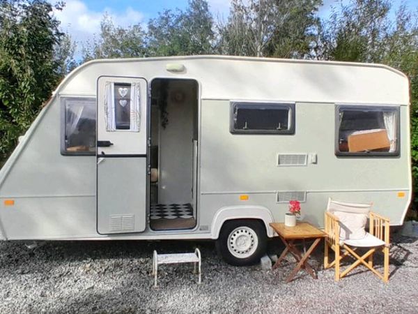 Vintage caravan - Main image