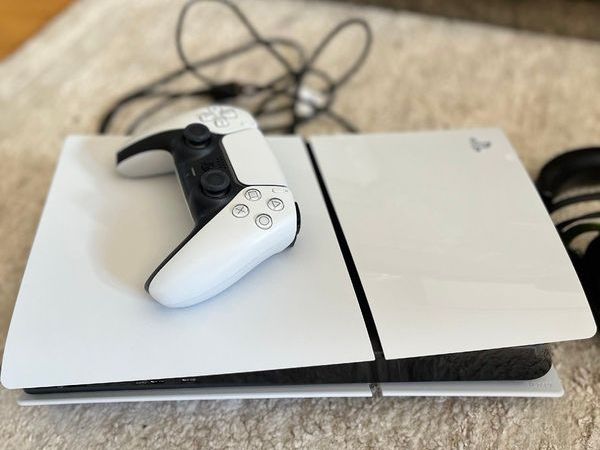 PlayStation 5 - Immaculate condition - Main image