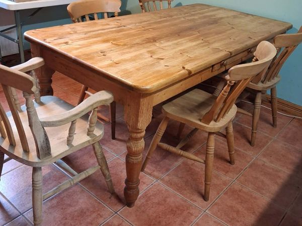 Farmhouse table and chairs - Main image