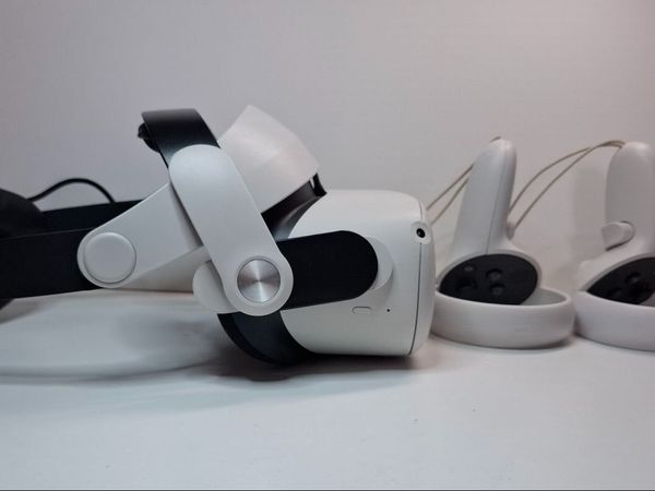 Meta Quest 2 VR headset - Main image