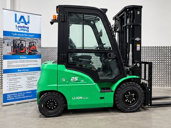 Electric Forklift - Main image