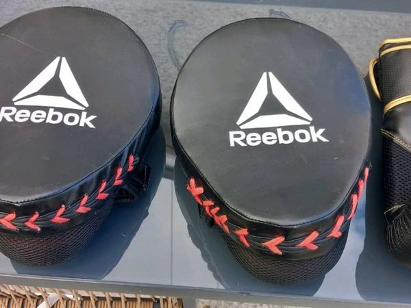 Boxing gloves and training gloves - Main image