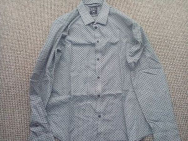 New Look Brand Men's Long Sleeved Buttoned Shirt. - Main image