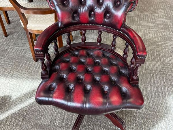 Preowned Chesterfield button back swivel oxblood c - Main image