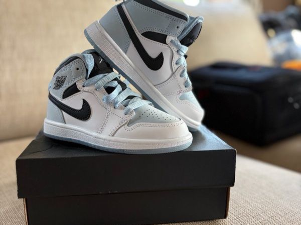 Air Jordan 1 Mid Kids | Brand New Unworn | UK 10.5 EU 28 - Main image