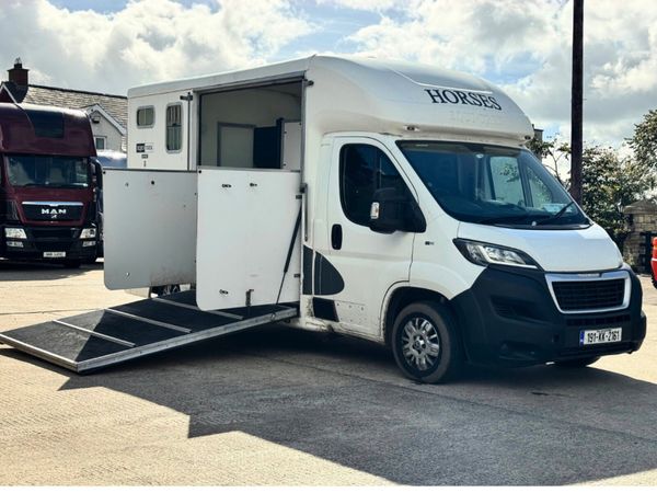 2019 Peugeot Boxer -2 Stall Equitrek Horsebox - Main image