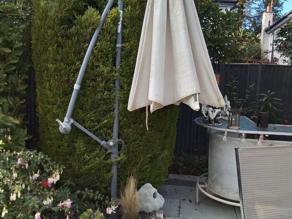 Free standing patio umbrella - Main image