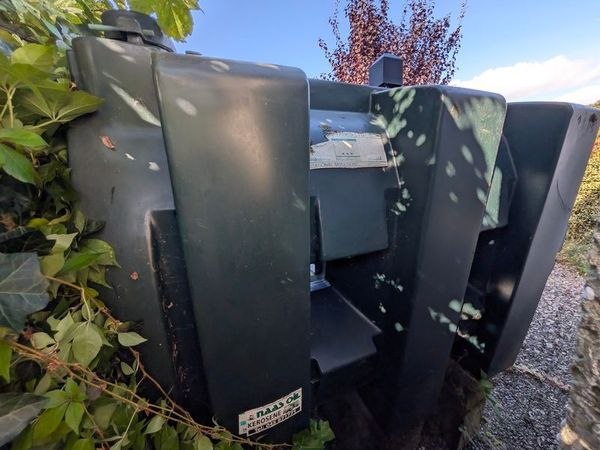 Oil tank including oil - Main image
